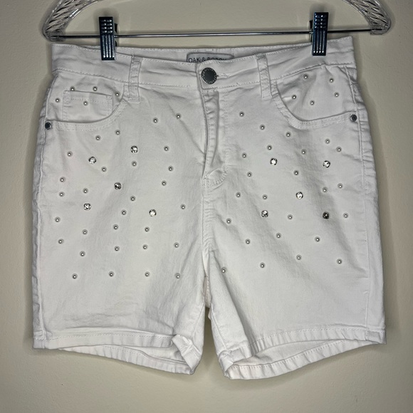 White shorts embroidered - Picture 1 of 4